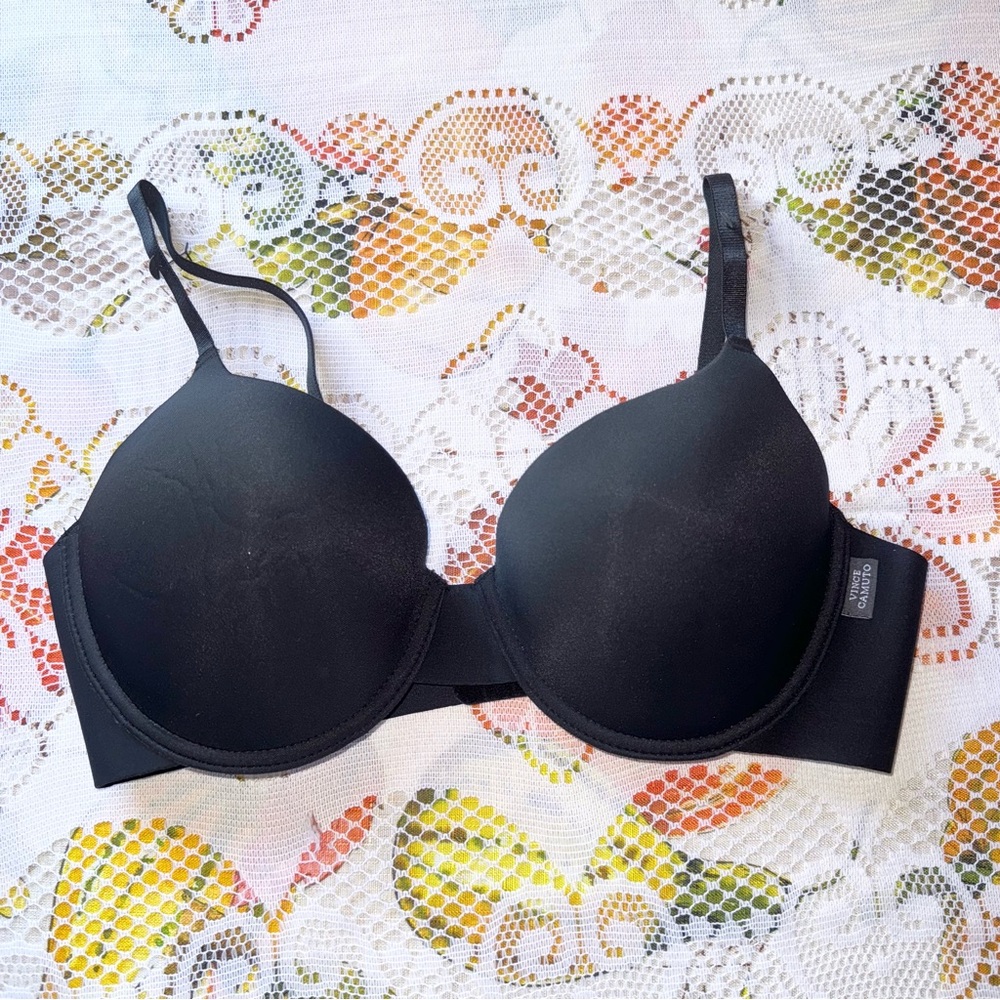 NWOT Vince Camuto black full coverage bra w/adjustable straps &closure hooks 36C